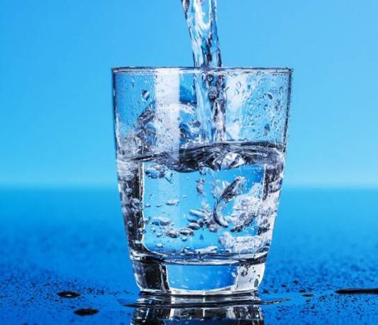 Woda pitna to główna zasada utraty wagi w ciągu tygodnia